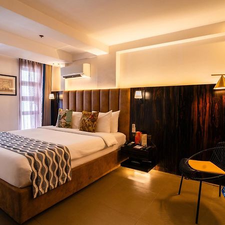 UNWND Lux Hostel Makati City Extérieur photo