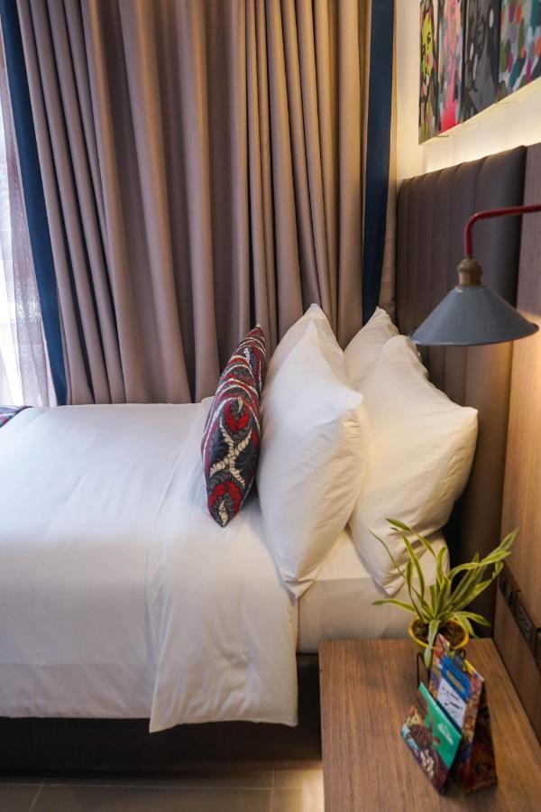 UNWND Lux Hostel Makati City Extérieur photo