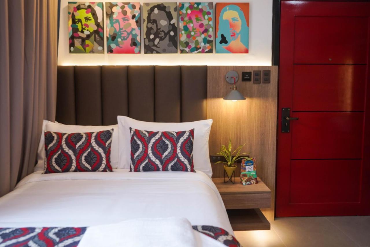 UNWND Lux Hostel Makati City Extérieur photo