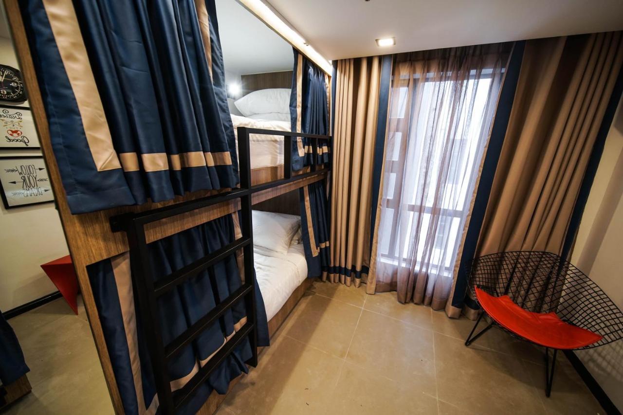 UNWND Lux Hostel Makati City Extérieur photo