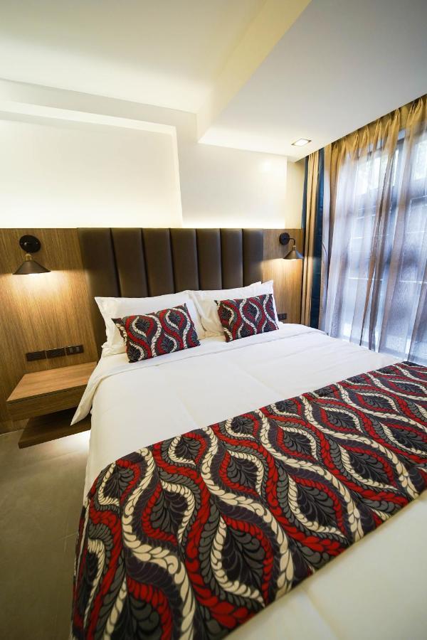 UNWND Lux Hostel Makati City Extérieur photo