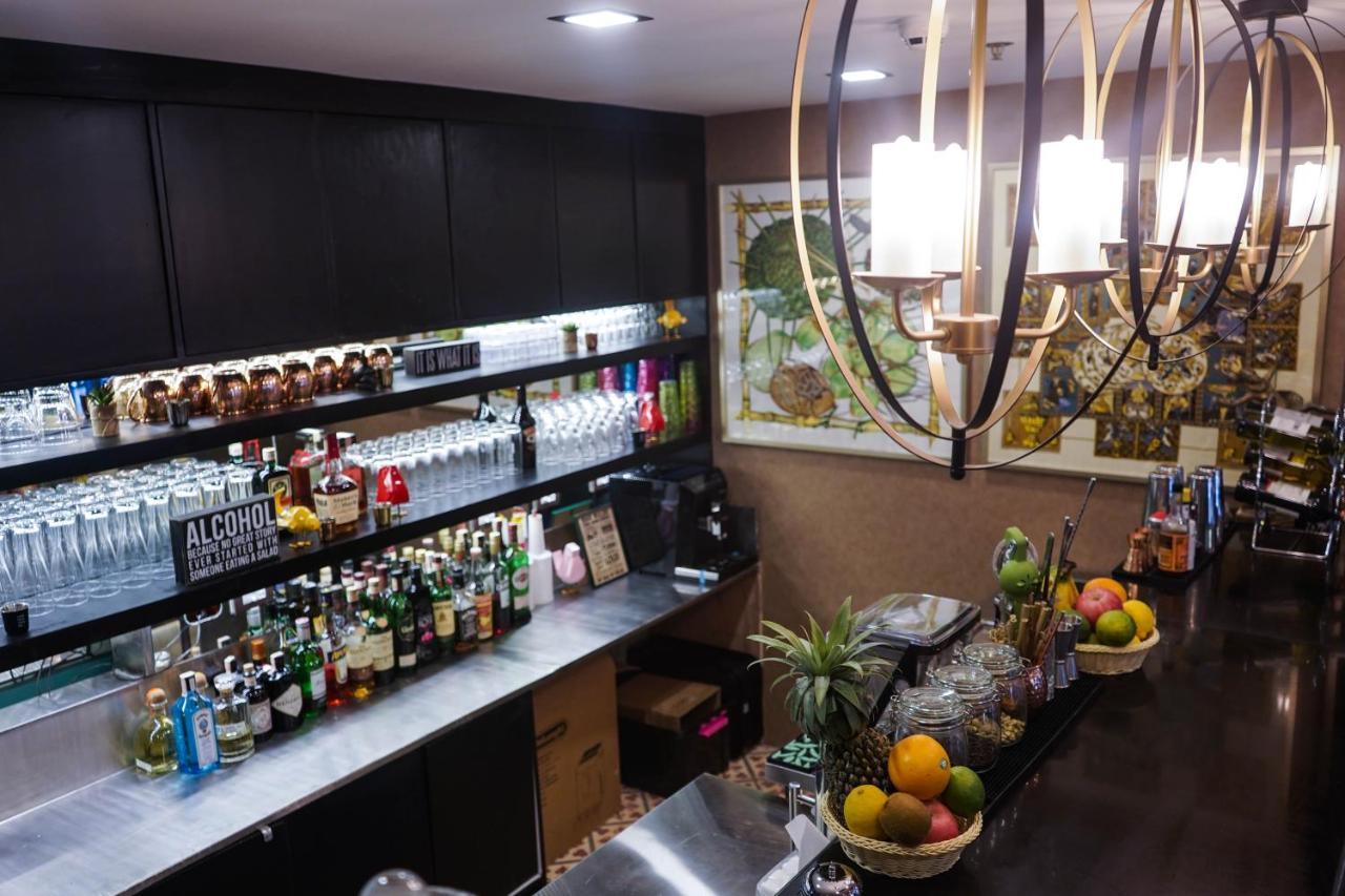 UNWND Lux Hostel Makati City Extérieur photo