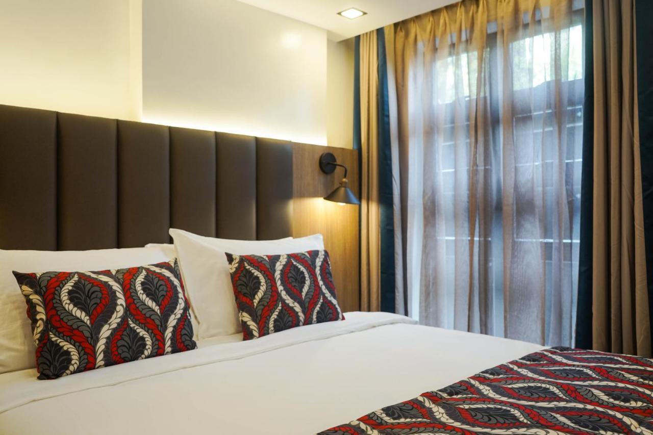 UNWND Lux Hostel Makati City Extérieur photo