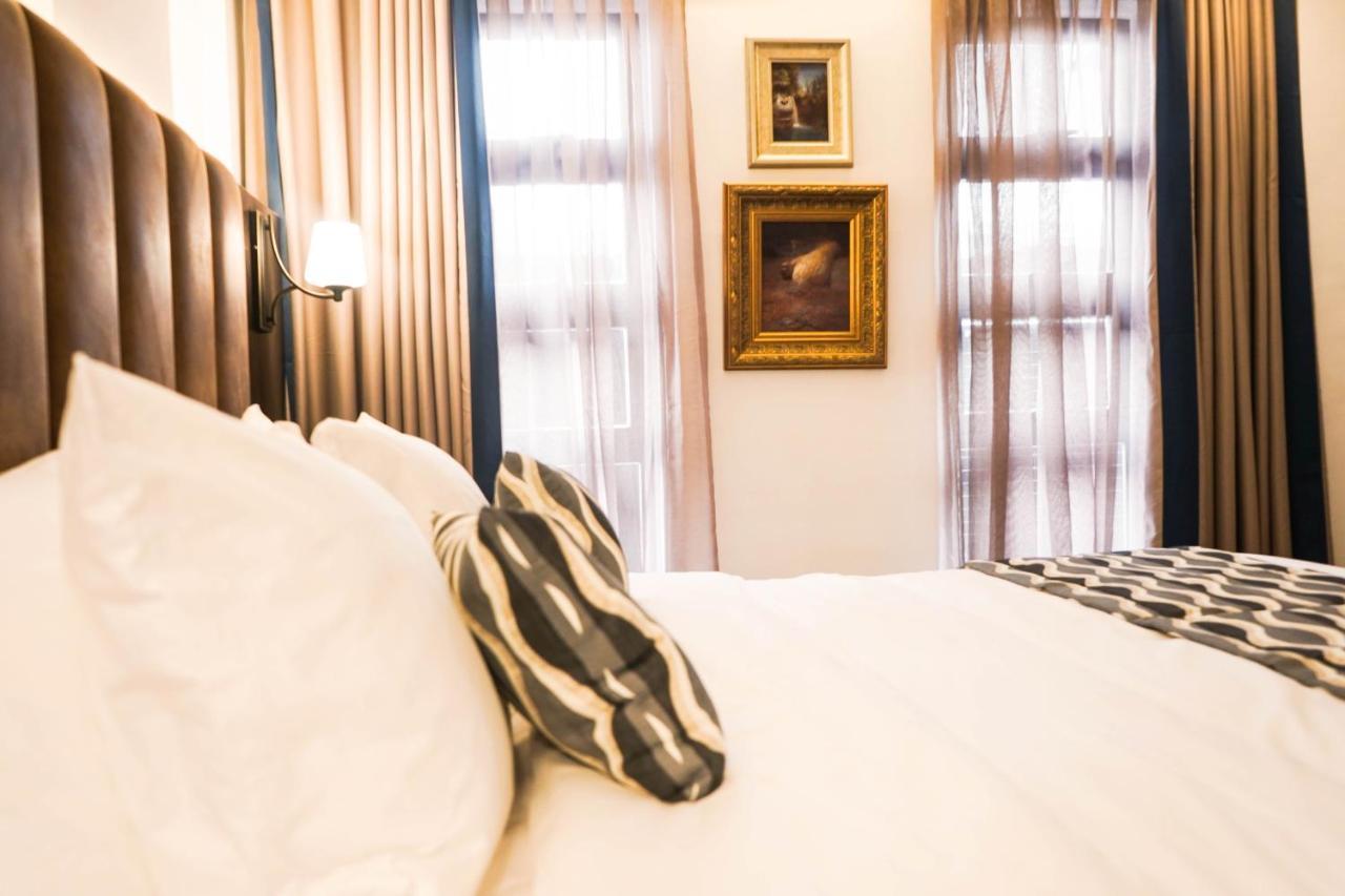 UNWND Lux Hostel Makati City Extérieur photo
