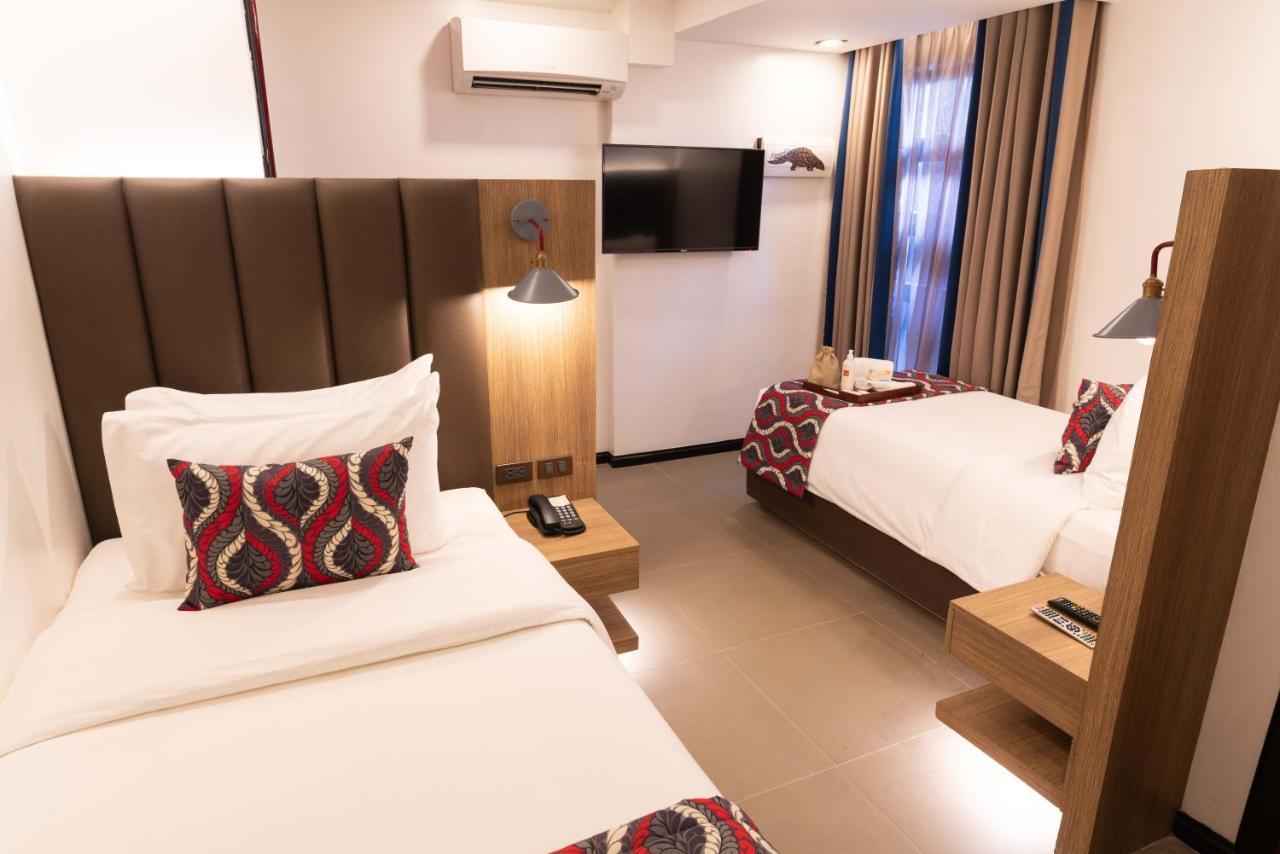 UNWND Lux Hostel Makati City Extérieur photo