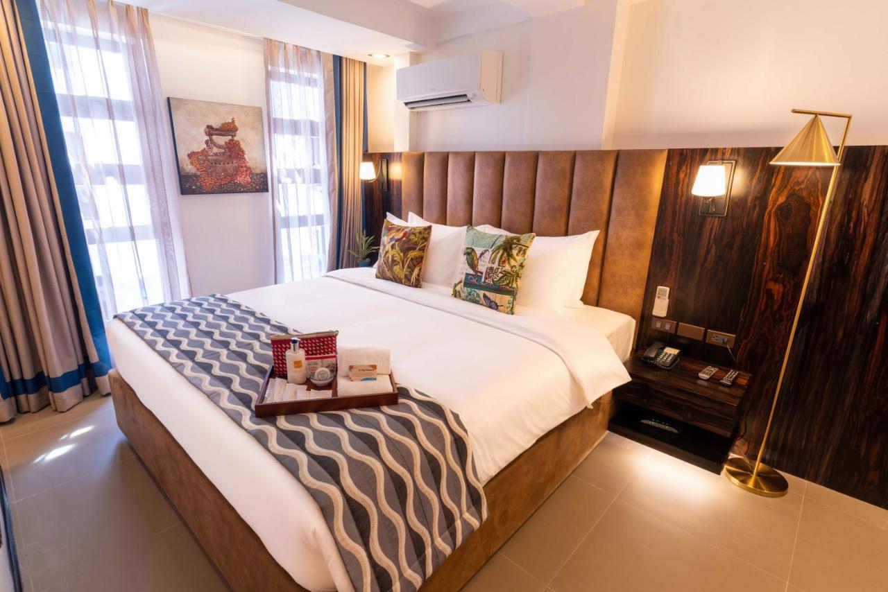 UNWND Lux Hostel Makati City Extérieur photo