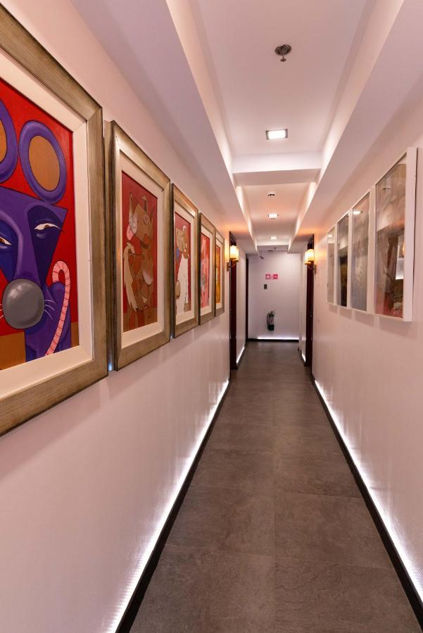 UNWND Lux Hostel Makati City Extérieur photo
