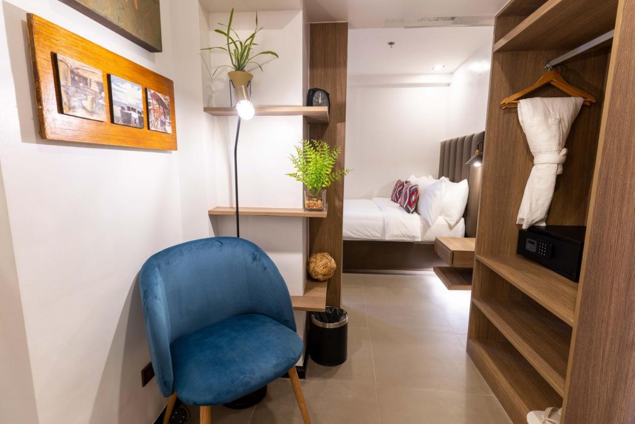 UNWND Lux Hostel Makati City Extérieur photo