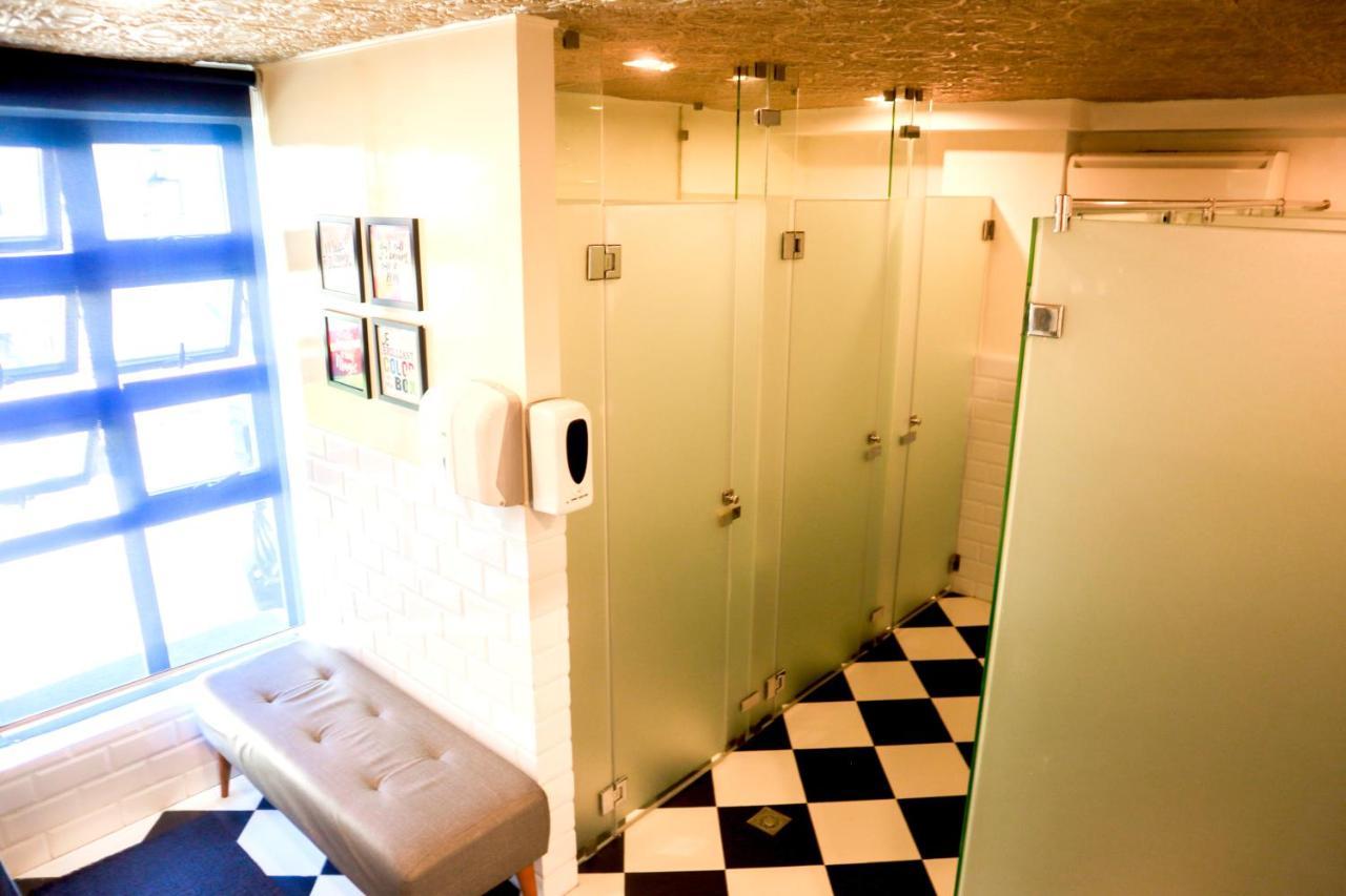 UNWND Lux Hostel Makati City Extérieur photo