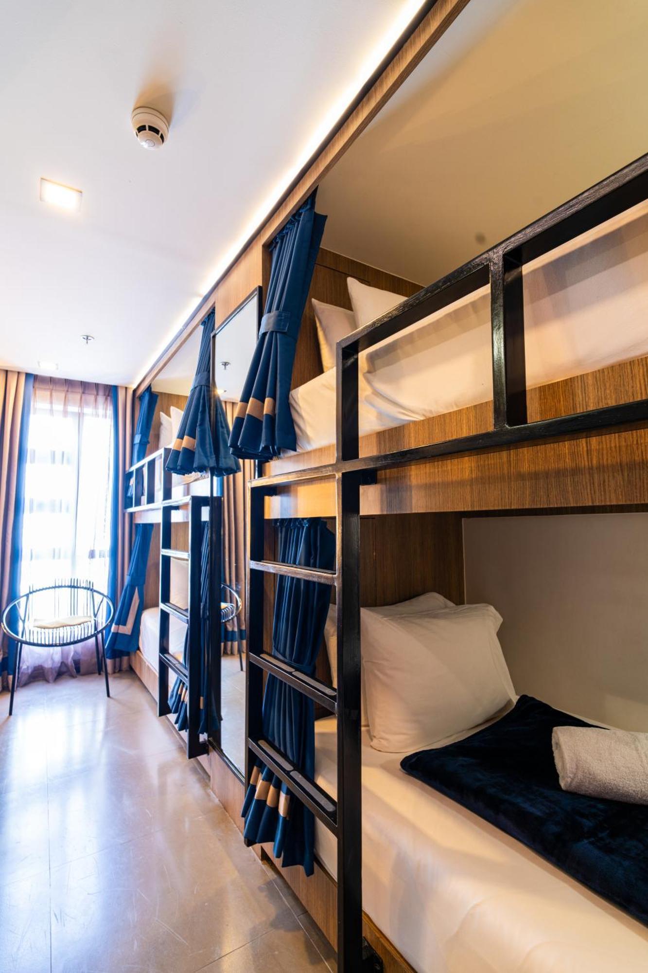 UNWND Lux Hostel Makati City Extérieur photo